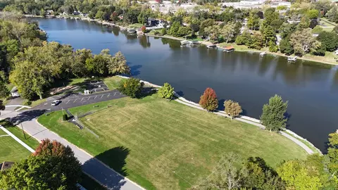 View/Area - 208 S River Rd, Fox River Grove, IL 60021 photo 8 of 14