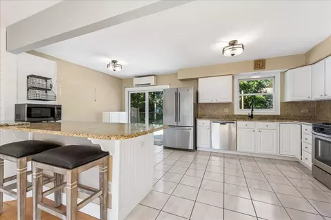 Kitchen - 208 S River Rd, Fox River Grove, IL 60021 photo 2 of 3