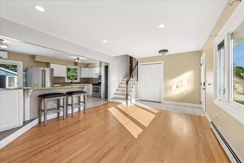 Living - 208 S River Rd, Fox River Grove, IL 60021 photo 2 of 4