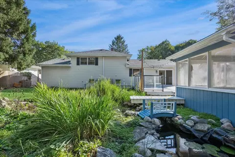 Exterior - 208 S River Rd, Fox River Grove, IL 60021 photo 4 of 7