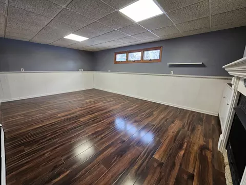 Living - 208 S River Rd, Fox River Grove, IL 60021 photo 3 of 4