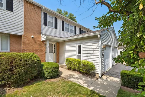 209 Monroe Rd, Bolingbrook, IL 60440
