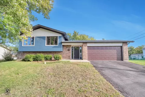 7829 Valley View Ln, Woodridge, IL 60517
