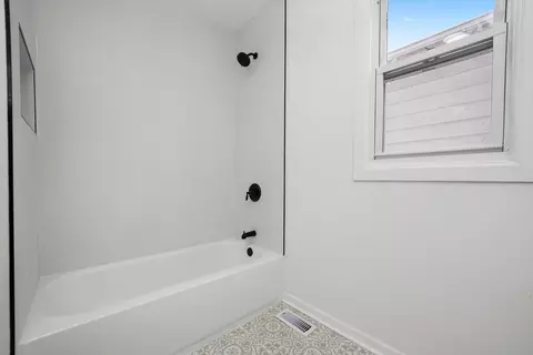 Bath - 201 E 107th St, Chicago, IL 60628 photo 1 of 4