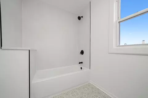Bath - 201 E 107th St, Chicago, IL 60628 photo 3 of 4
