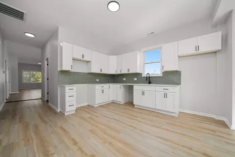 Entry Way - 201 E 107th St, Chicago, IL 60628 photo 2 of 2
