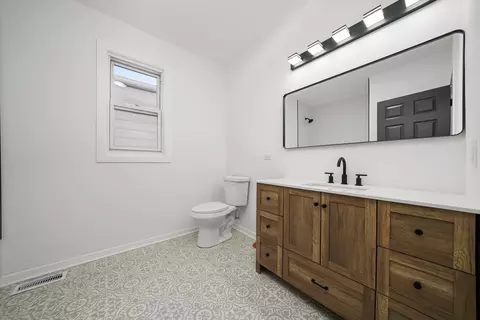 Bath - 201 E 107th St, Chicago, IL 60628 photo 2 of 4