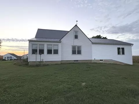 1151 Melugins Grove Rd, Compton, IL 61318