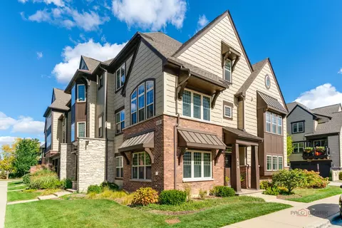 654 Parkside Ct, Libertyville, IL 60048