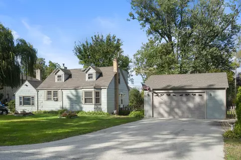 139 E Anita Ave, Mount Prospect, IL 60056