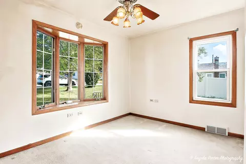 Living - 3709 Grand Ave W, Mchenry, IL 60050 photo 3 of 4