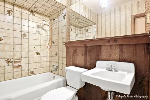 Bath - 3709 Grand Ave W, Mchenry, IL 60050 photo 1 of 2