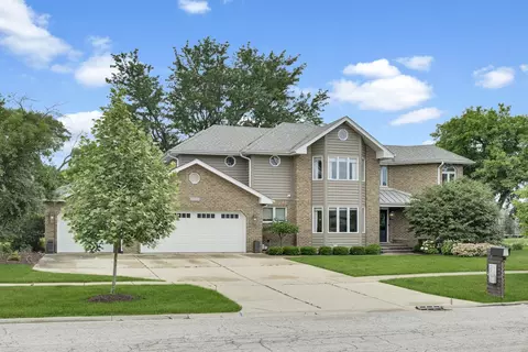 3901 White Eagle Dr, Naperville, IL 60564