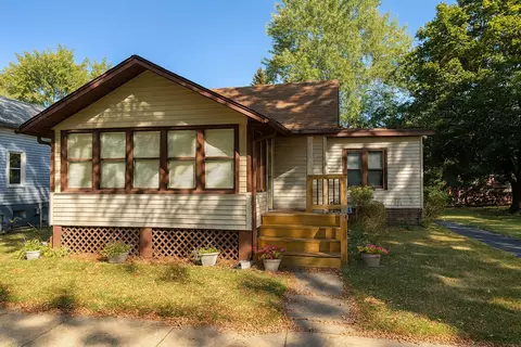 943 Charles St, Aurora, IL 60506