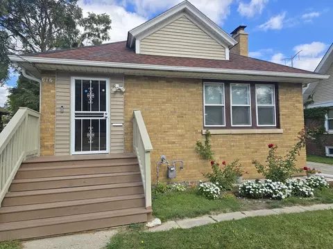 616 W Keith Ave, Waukegan, IL 60085