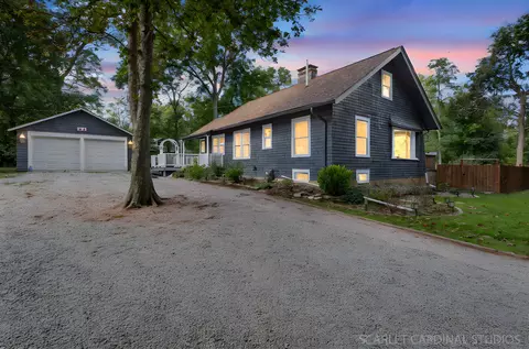 34 Lake Dr, West Chicago, IL 60185