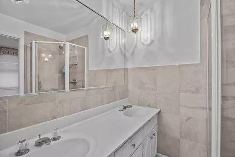 Bath - 20801 Alexander St, Olympia Fields, IL 60461 photo 4 of 8