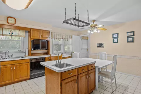 Kitchen - 20801 Alexander St, Olympia Fields, IL 60461 photo 2 of 3