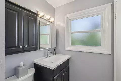 Bath - 540 Jamison Ln, Hoffman Estates, IL 60169 photo 1 of 4