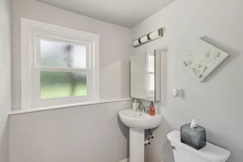 Bath - 540 Jamison Ln, Hoffman Estates, IL 60169 photo 3 of 4