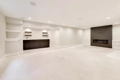 Living - 160 E Cayuga Ave, Elmhurst, IL 60126 photo 4 of 4