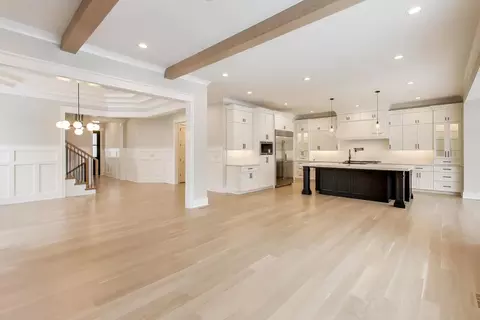 Living - 160 E Cayuga Ave, Elmhurst, IL 60126 photo 3 of 4