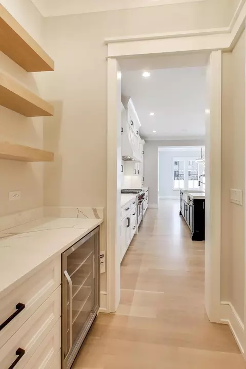 Kitchen - 160 E Cayuga Ave, Elmhurst, IL 60126 photo 3 of 5