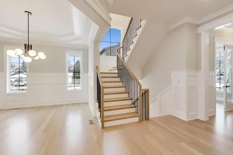 Entry Way - 160 E Cayuga Ave, Elmhurst, IL 60126 photo 1 of 2