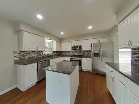Kitchen - 2004 Chestnut Grove Dr, Plainfield, IL 60586 photo 2 of 2