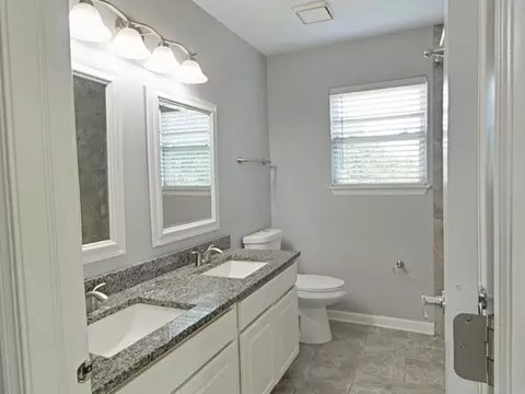 Bath - 2004 Chestnut Grove Dr, Plainfield, IL 60586 photo 2 of 2