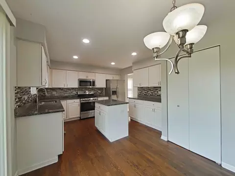 Kitchen - 2004 Chestnut Grove Dr, Plainfield, IL 60586 photo 1 of 2