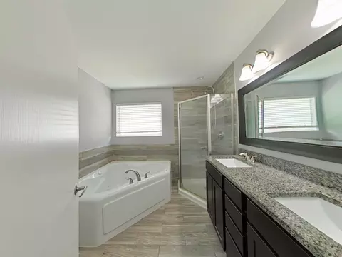 Bath - 2004 Chestnut Grove Dr, Plainfield, IL 60586 photo 1 of 2