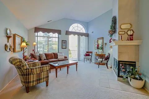 Living - 342 Ashford Cir #2, Bartlett, IL 60103 photo 1 of 2