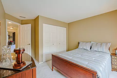 Bedroom - 342 Ashford Cir #2, Bartlett, IL 60103 photo 4 of 4