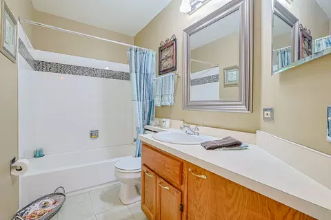 Bath - 342 Ashford Cir #2, Bartlett, IL 60103 photo 3 of 3