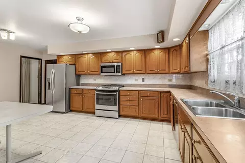 Kitchen - 6066 Forestview Dr, Oak Forest, IL 60452 photo 2 of 2