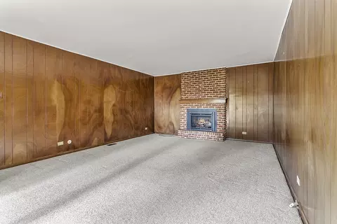 Living - 6066 Forestview Dr, Oak Forest, IL 60452 photo 2 of 3