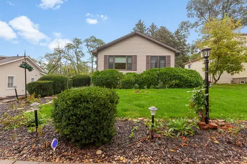 23433 N Summit Dr, Barrington, IL 60010