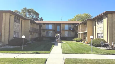 18318 Exchange Ave #1B, Lansing, IL 60438