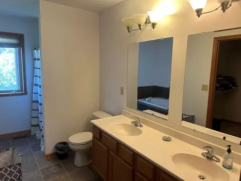 Bath - 519 S Regulators St, Rochelle, IL 61068 photo 3 of 4