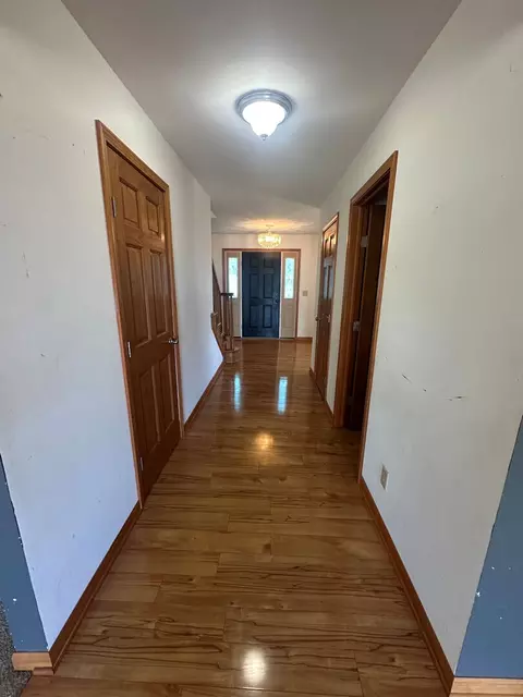 Entry Way - 519 S Regulators St, Rochelle, IL 61068 photo 2 of 3