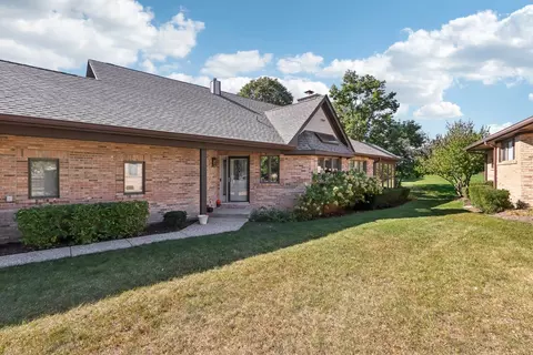 1698 Pebble Beach Dr, Hoffman Estates, IL 60169