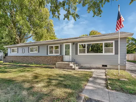 304 S East St, Gardner, IL 60424