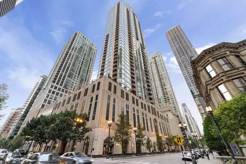 21 E Huron St #3704, Chicago, IL 60611