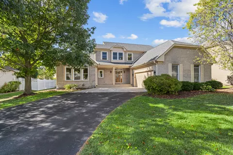 374 Waverly Dr, Mundelein, IL 60060