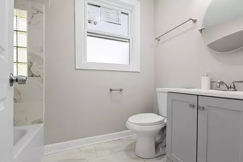 Bath - 7225 S Sangamon St, Chicago, IL 60621 photo 1 of 3