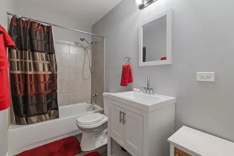 Bath - 3145 Nottingham Ave, Markham, IL 60426 photo 2 of 2