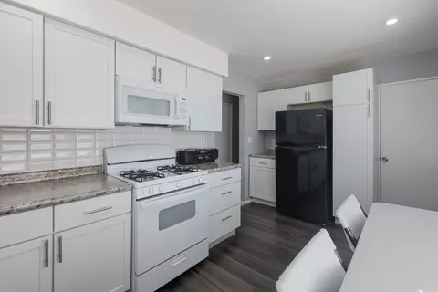 Kitchen - 3145 Nottingham Ave, Markham, IL 60426 photo 1 of 3