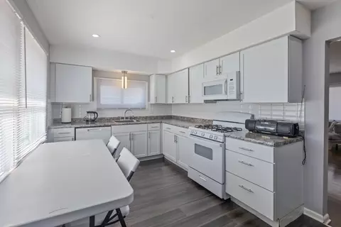 Kitchen - 3145 Nottingham Ave, Markham, IL 60426 photo 3 of 3