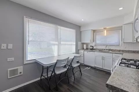 Kitchen - 3145 Nottingham Ave, Markham, IL 60426 photo 2 of 3
